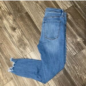 Abercrombie & Fitch High Rise Super Skinny Ankle. Item 101